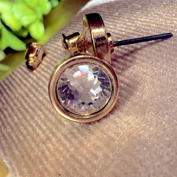 NEW! Large Clear Crystal Stud Earrings About 8mm Hypoallergenic Post Studs - Picture 11 of 12